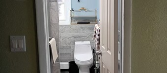 Welcoming 2-bedroom apartment in vibrant Westwood perfect for your stay