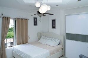 1 habitación, escritorio, tabla de planchar con plancha y wifi gratis 