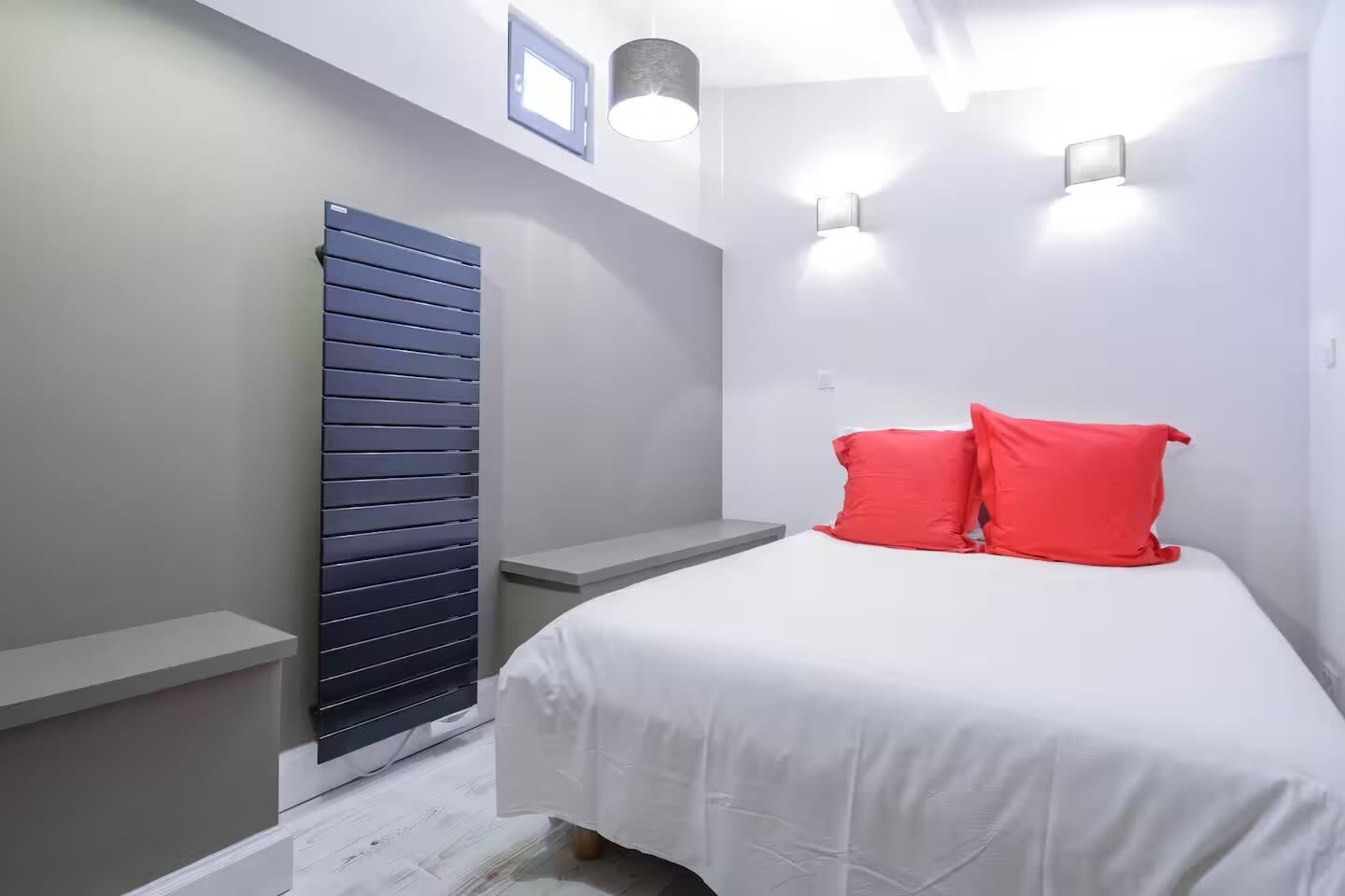 Bügeleisen/Bügelbrett, Reisekinderbett, WLAN, Bettwäsche