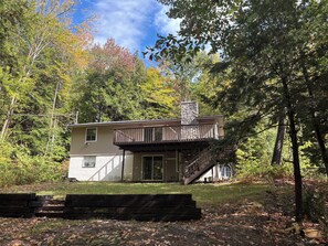 Exterior - Happy Tails Hideaway  4 Bedroom Chalet located near everything (Bartlett)