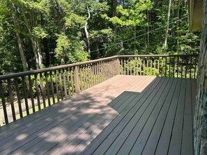 Property grounds - Happy Tails Hideaway  4 Bedroom Chalet located near everything (Bartlett)