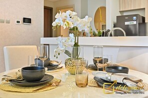 Dining - Luxury 2BR Dubai Hills Near Mall By Deleguest (دبي)