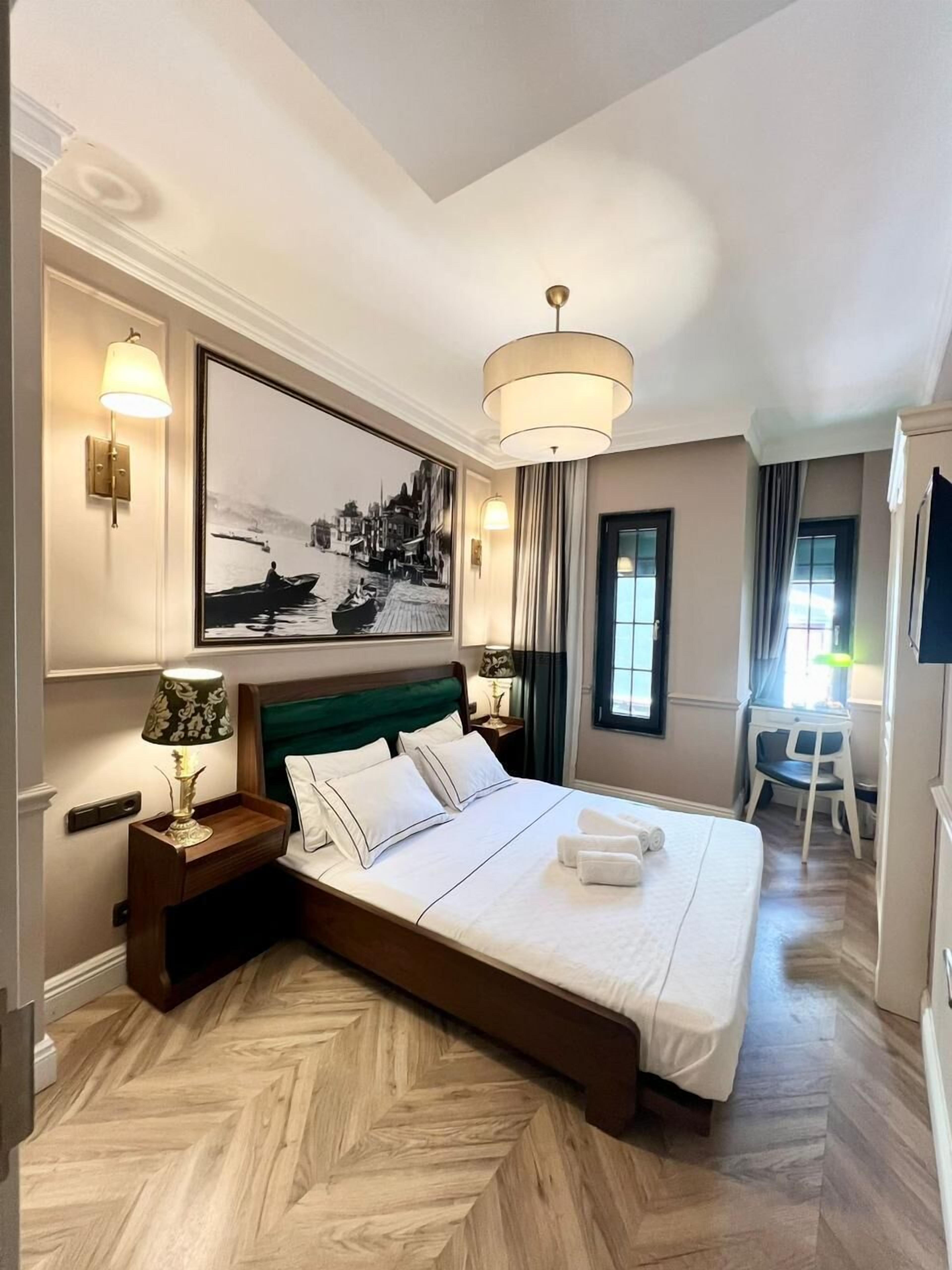 Comfort Double Room, City View | Desk, laptop workspace, free WiFi