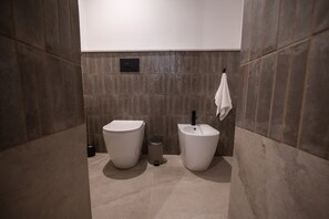 Hair dryer, bidet, towels, soap - Charming apartment between frescoes and modern comforts (Acireale)