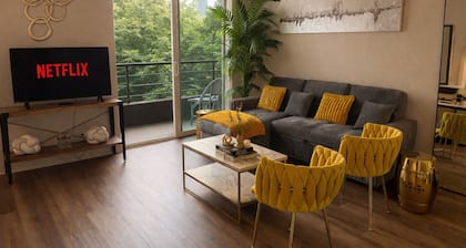 1BD/1BA . Pool View. Balcony. Kitchen. Free Parking.