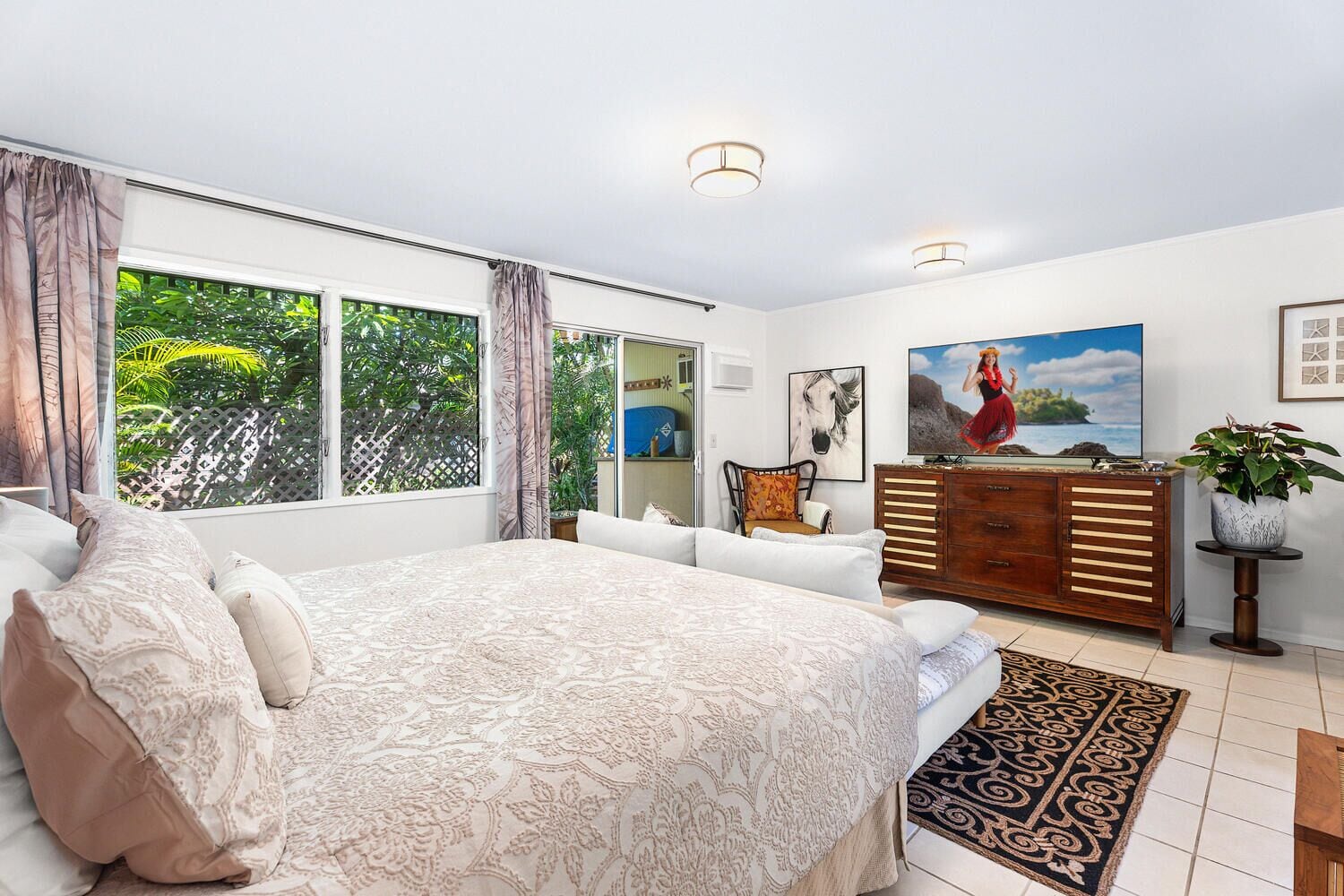 Iron/ironing board, free WiFi, bed sheets