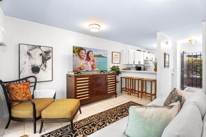 Smart TV - Kona Shores#113: Ground Floor Adorable Remodeled Studio, No Stairs! (Kailua Kona)