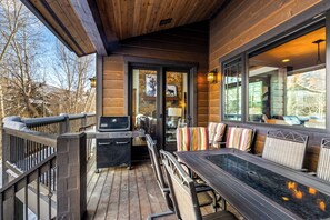 Outdoor dining - Chateau Hollybrooke~Private Hot Tub~Sleeps 12! (Steamboat Springs)