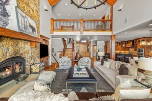 TV, fireplace - Chateau Hollybrooke~Private Hot Tub~Sleeps 12! (Steamboat Springs)