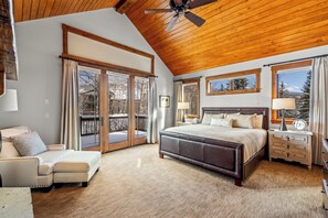 6 bedrooms, desk, Internet, bed sheets - Chateau Hollybrooke~Private Hot Tub~Sleeps 12! (Steamboat Springs)