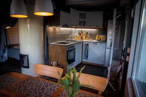 Private kitchen - Far from mass tourism, cosy nature cottage in Hiiumaa (Kassari)