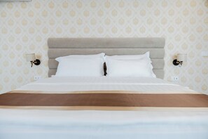 In-room safe, blackout drapes, free WiFi, bed sheets - FAFA Premium Hotel & Spa (Golem)