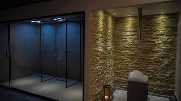 Sauna, steam room, Turkish bath/hammam, body treatments, mud baths