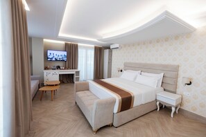 Deluxe Suite, Balcony