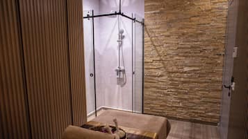 Sauna, steam room, Turkish bath/hammam, body treatments, mud baths