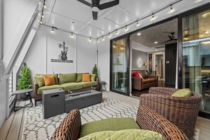 TV, fireplace, offices