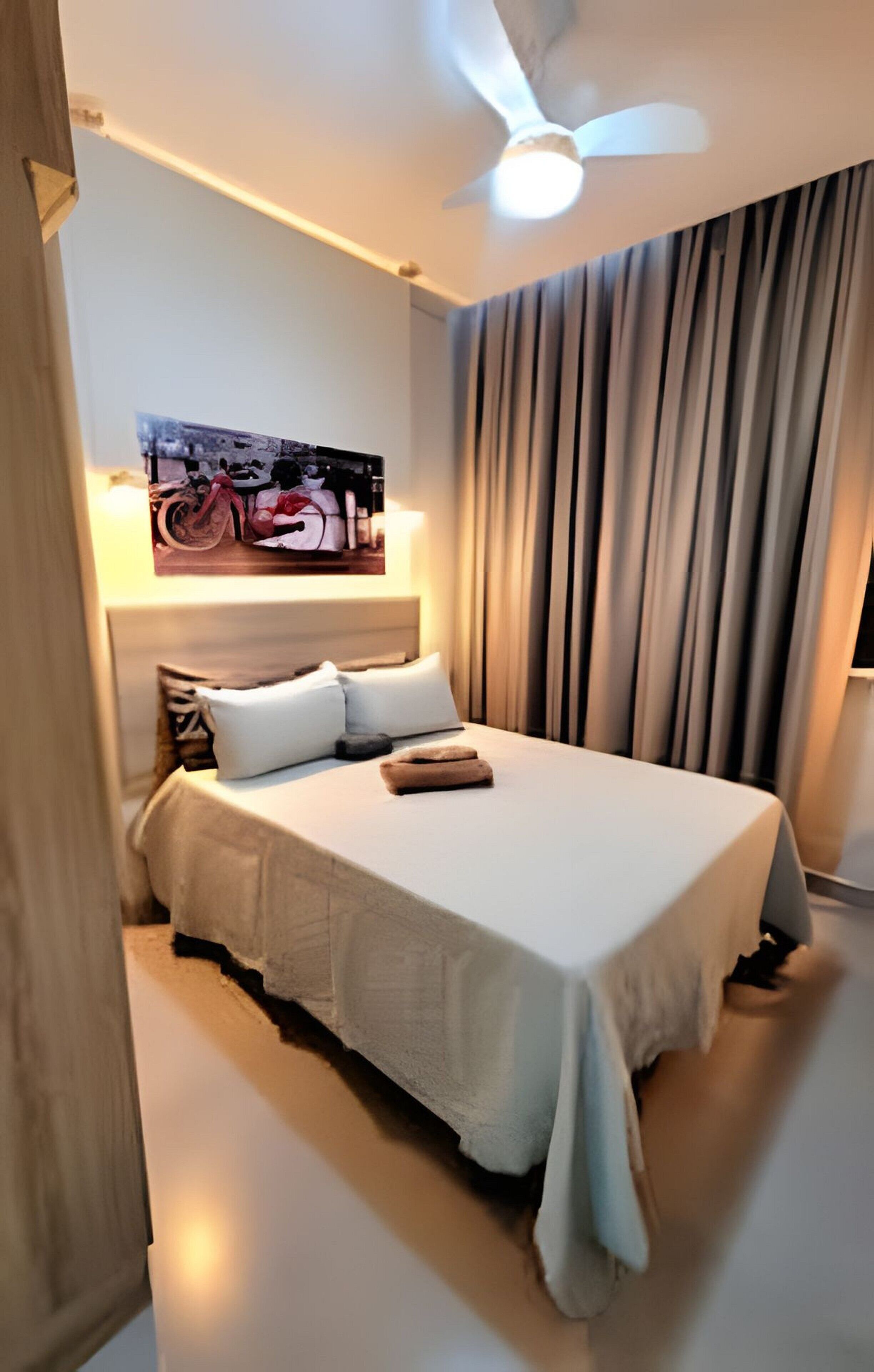 Desk, laptop workspace, free WiFi