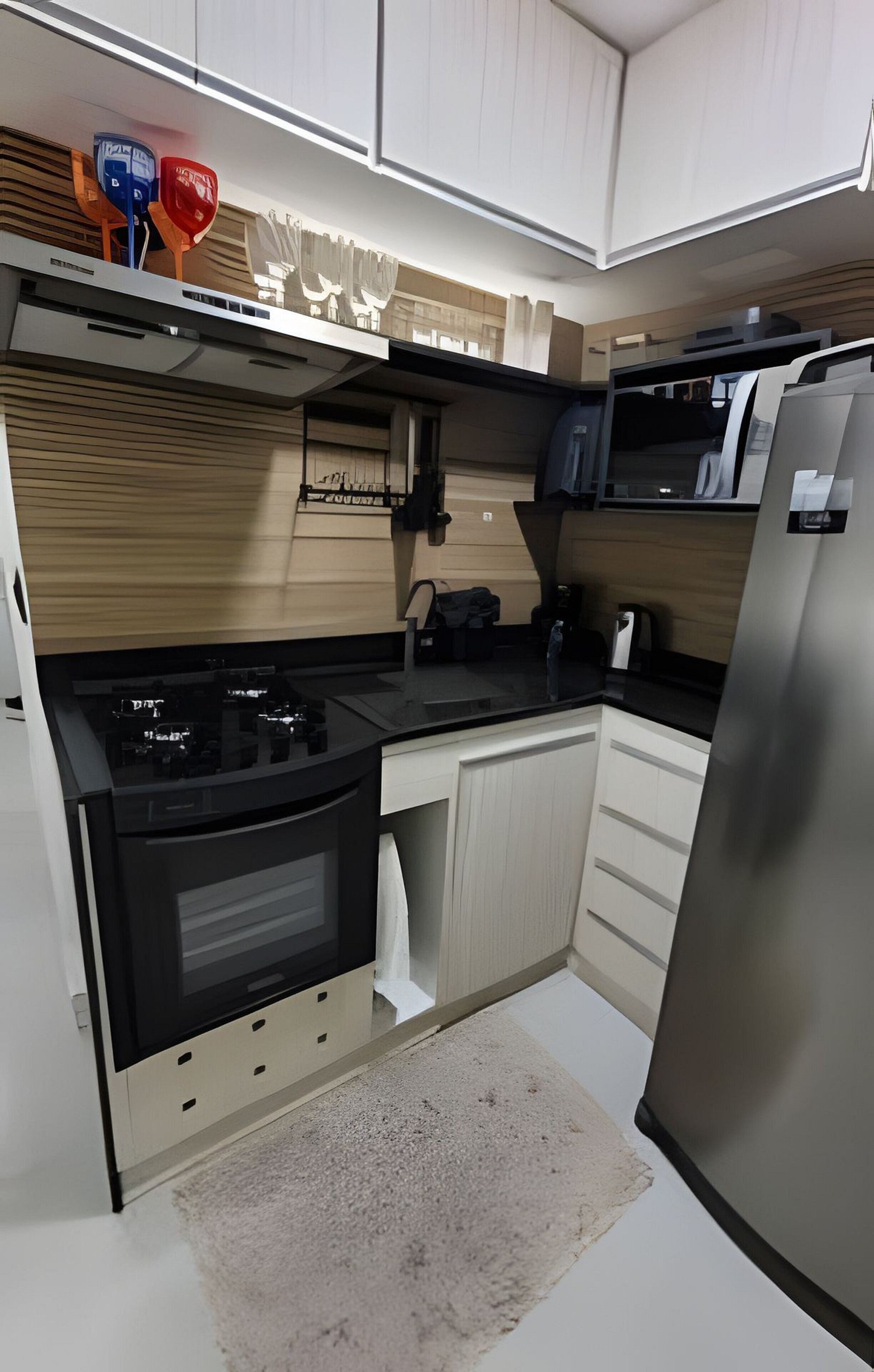 Apartamento | Cozinha privada | Geladeira grande, micro-ondas, fogão, cooktop