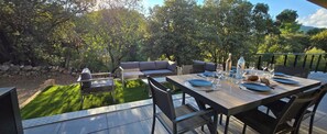 Outdoor dining - CORSICA: LOUNICELI Villa with air conditioning, a pool, beaches, shops, and mountains (Zonza)