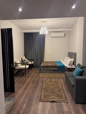 1 bedroom, iron/ironing board, WiFi, bed sheets - Peaceful Zayed Rooftop Stay Near Arkan & Park St. (Al Sheikh Zayed City)