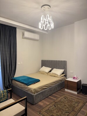 1 bedroom, iron/ironing board, WiFi, bed sheets - Peaceful Zayed Rooftop Stay Near Arkan & Park St. (Al Sheikh Zayed City)