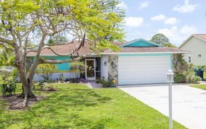 Exterior - 3 Bed, 2 Bath Home, w/Heated Pool in East Naples; Near Pickleball, Sugden Park (Naples)
