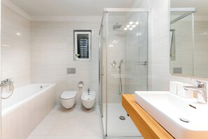 Shower, hair dryer, towels, soap - Private Oasis 5 minutes from the Diocletians Palace (Split)