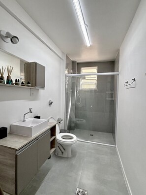 Serviettes fournies, savon, papier toilette
