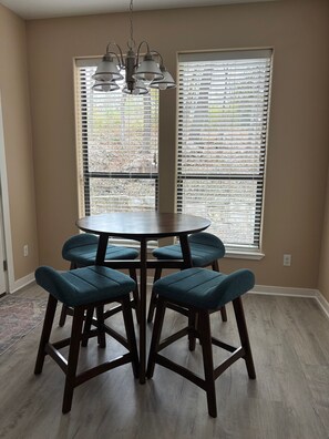 Dining - Twin-3-bedroom, 3 - Bath townhome with AC in Downtown Round Rock, TX. (Round Rock)