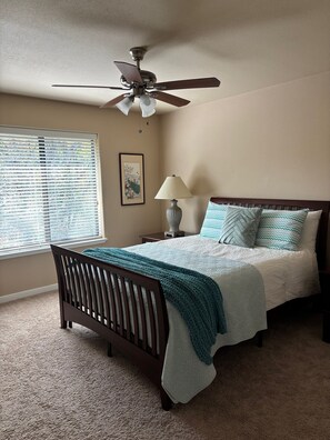 Iron/ironing board, WiFi, bed sheets - Twin-3-bedroom, 3 - Bath townhome with AC in Downtown Round Rock, TX. (Round Rock)