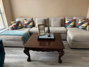 Living area - Twin-3-bedroom, 3 - Bath townhome with AC in Downtown Round Rock, TX. (Round Rock)