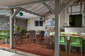 Outdoor dining - Hôtel LES BANANIERS (Le Gosier)