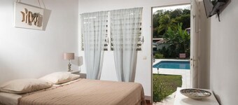 Hôtel LES BANANIERS