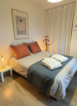 1 bedroom, desk, iron/ironing board, travel cot - Les Capucines - Near Les Thermes de Vals - Terrace & Parking - Charging station (Aubenas)