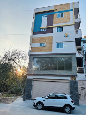 Exterior - 2 BHK Next to the Beautiful Park - 201 (Bengaluru)