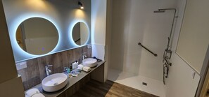 Shower, hair dryer, towels, soap - Loft for 6 guests 15 min from Science and Arts, A/C and Wifi (València)