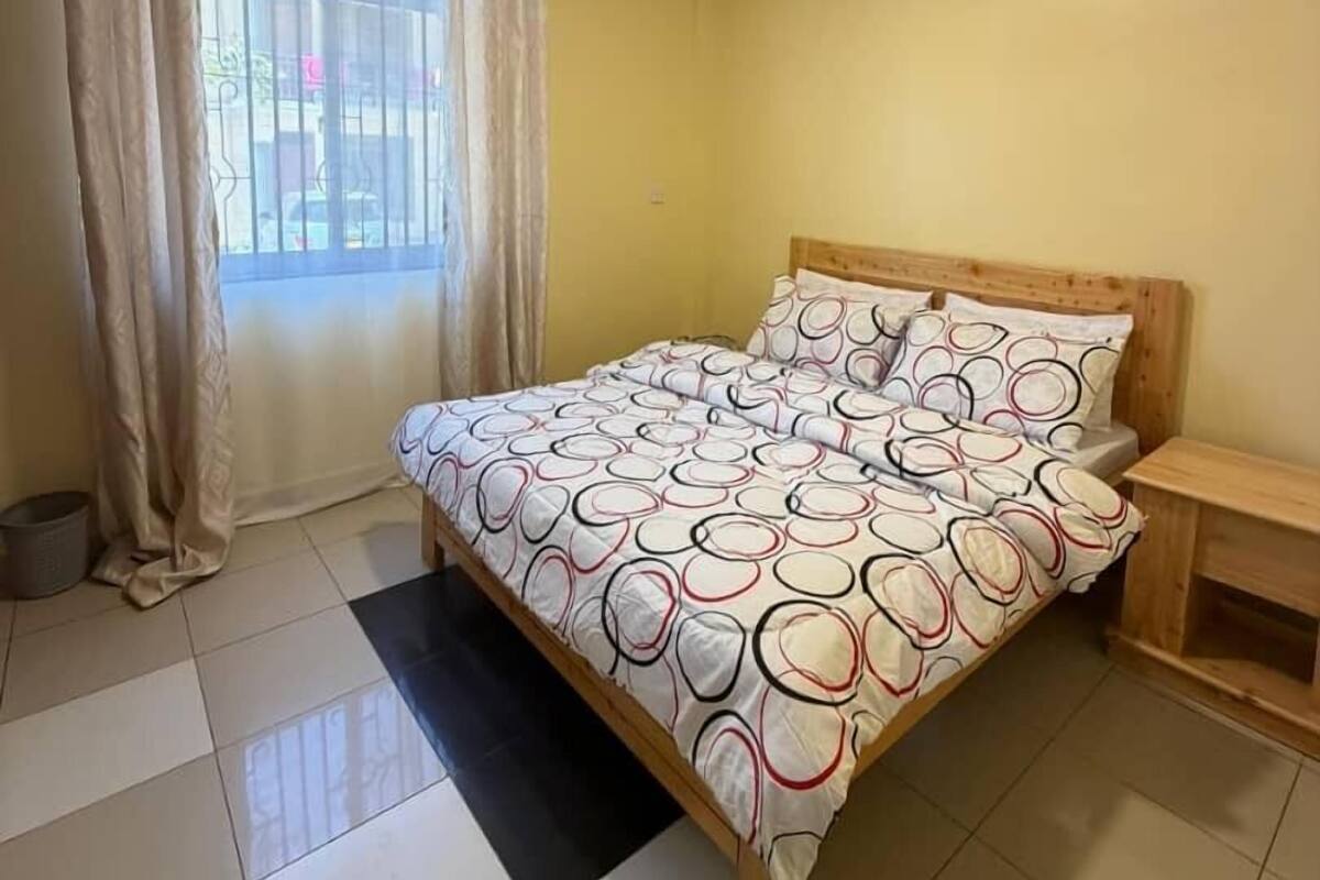 Chambre Sénior double, vue sur le jardin | Coffre-fort, bureau, espace de travail pour ordinateurs portables