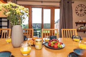 Dining - Silverwood Main House | Modern & Spacious - Pass the Keys (Telford)