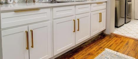 Mikrowelle, Ofen, Herdplatte, Geschirrspüler