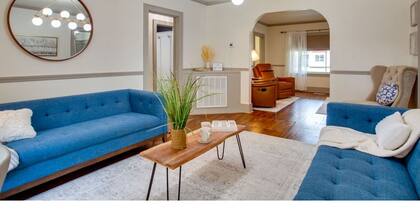 Cozy 2-bedroom house in the heart of Enid with all the amenities.