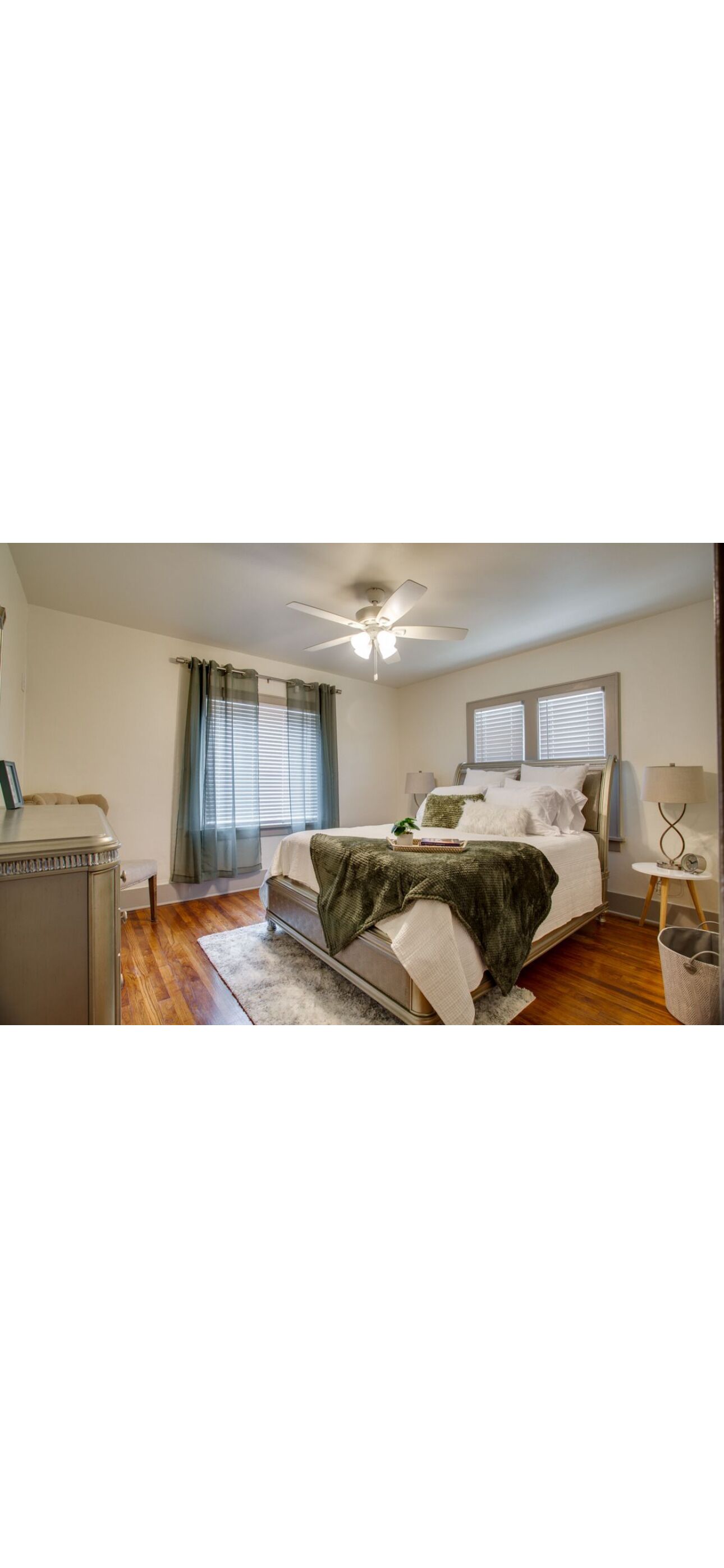 2 chambres, bureau, fer et planche à repasser, lit parapluie