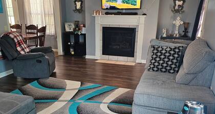 Spacious 4BR Home on Private Acre, Sleeps 10 Family & Group Friendly.