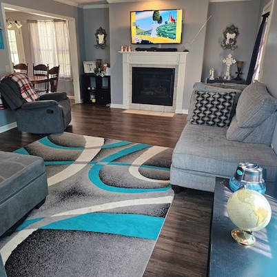 Spacious 4BR Home on Private Acre, Sleeps 10 Family & Group Friendly.