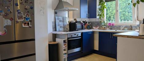 Micro-ondes, four, plaque de cuisson, lave-vaisselle