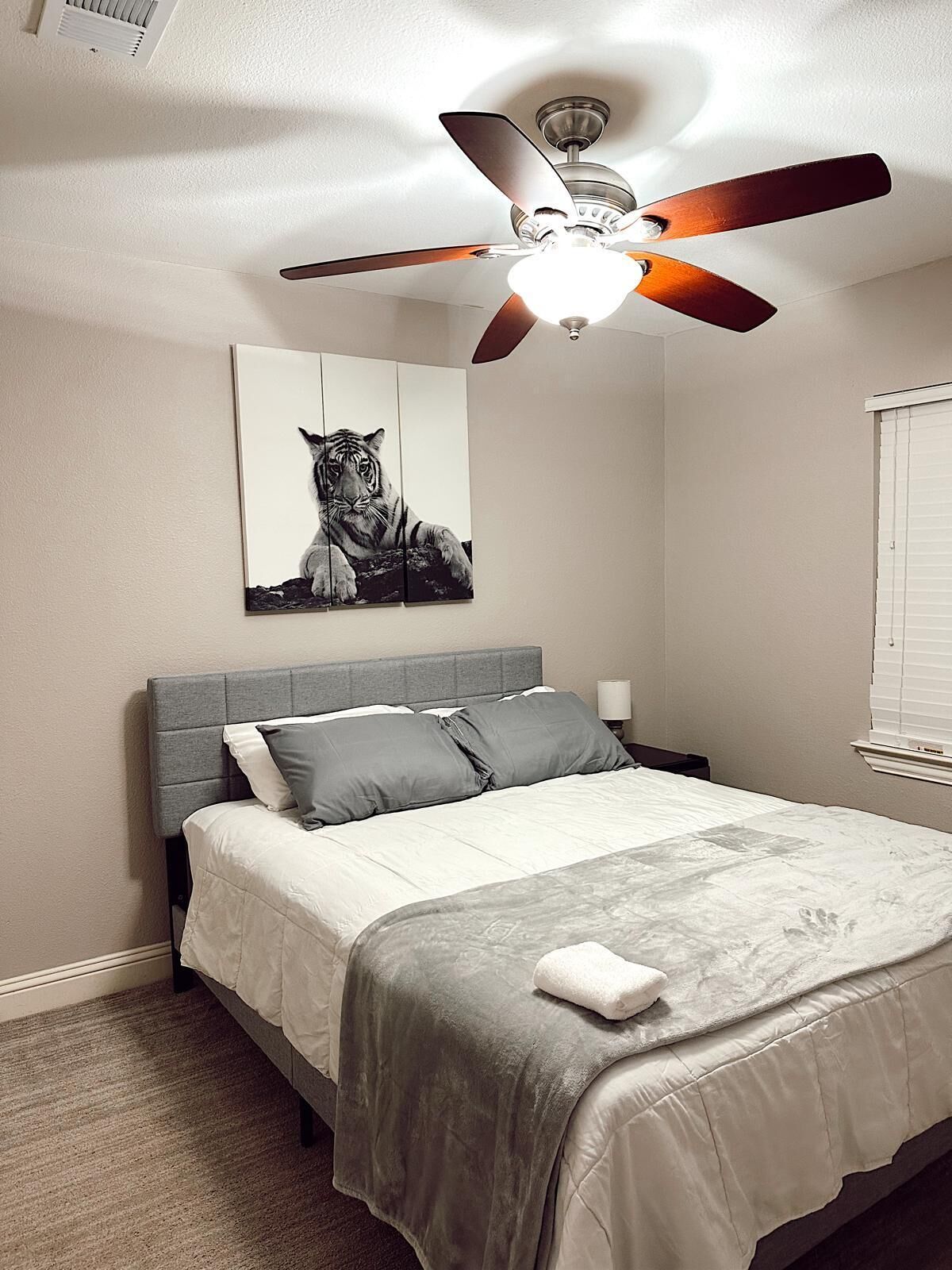 Iron/ironing board, WiFi