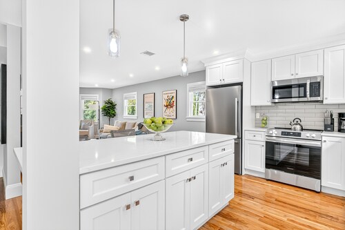 Charming Renovated Home, Cozy for All! Pet friendly!