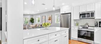 Charming Renovated Home, Cozy for All! Pet friendly!