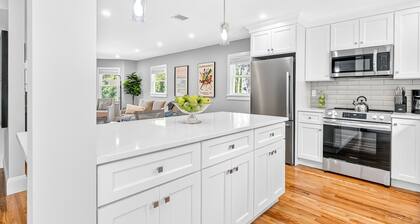 Charming Renovated Home, Cozy for All! Pet friendly!