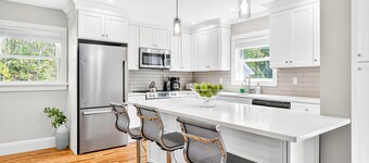 Charming Renovated Home, Cozy for All! Pet friendly!