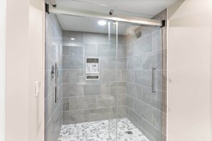 Shower, hair dryer, towels - Coastal Retreat with Private Balcony & Pool Access (Hilton Head Island)